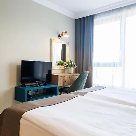 Avenue - Free Parking *