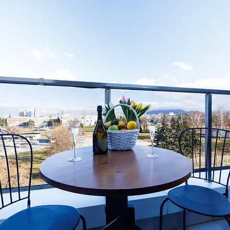 Avenue - Free Parking