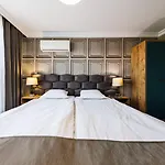 Avenue 4*