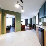 Ξενοδοχείο με διαμερίσματα Avenue 4*