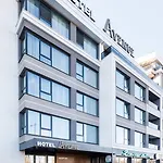 Ξενοδοχείο με διαμερίσματα Avenue 4*