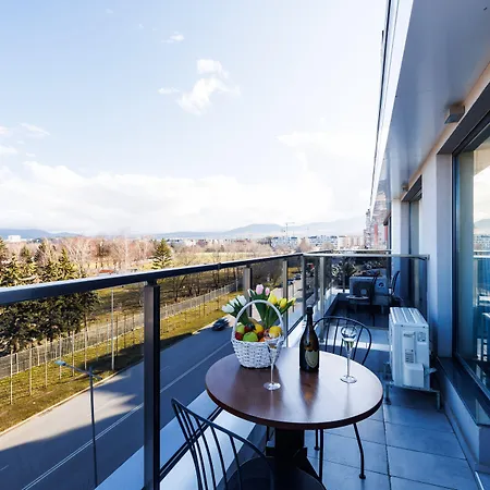 Avenue - Free Parking