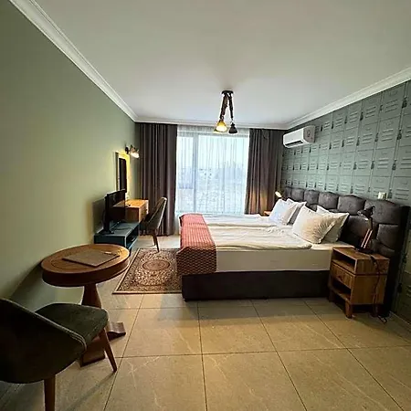 Avenue Aparthotel 4*