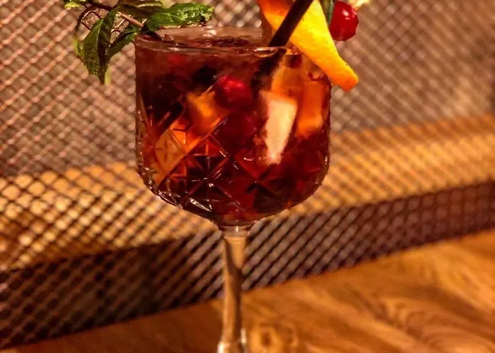 Avenue - Free Parking