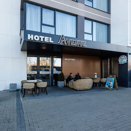 Avenue - Free Parking