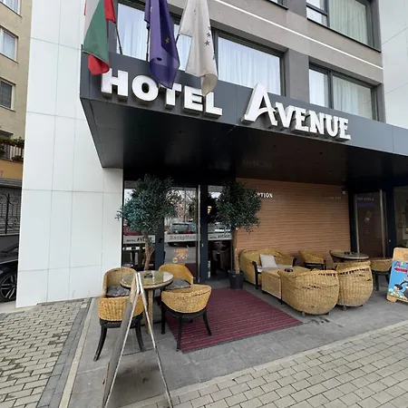 Avenue 4*