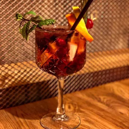 Avenue - Free Parking