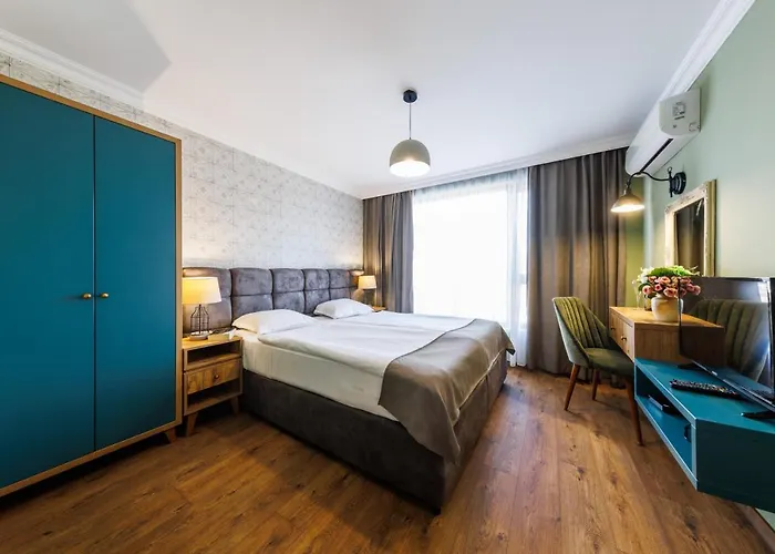 Avenue - Free Parking