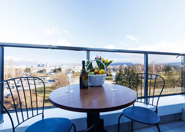 Avenue - Free Parking