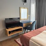 Avenue 4*