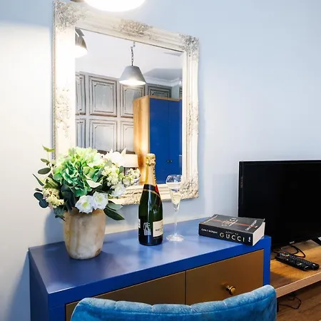 Avenue - Free Parking Aparthotel *