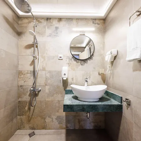 Avenue - Free Parking Aparthotel *