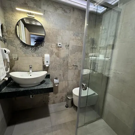 Avenue Aparthotel 4*
