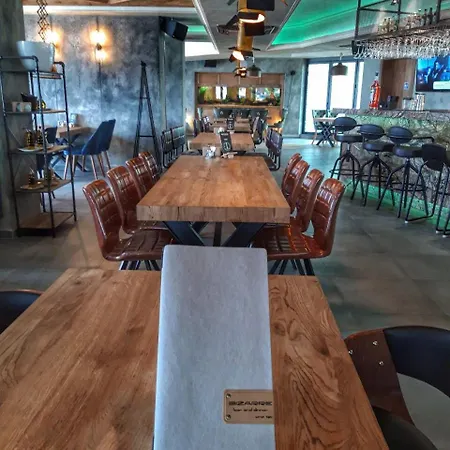 Avenue - Free Parking Aparthotel *