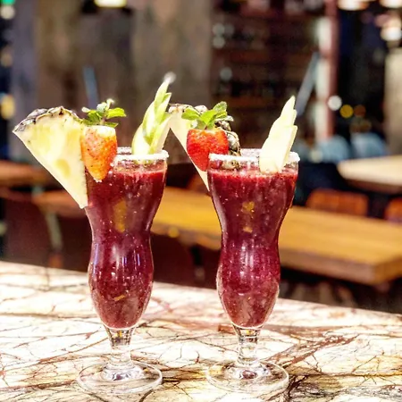 Avenue - Free Parking