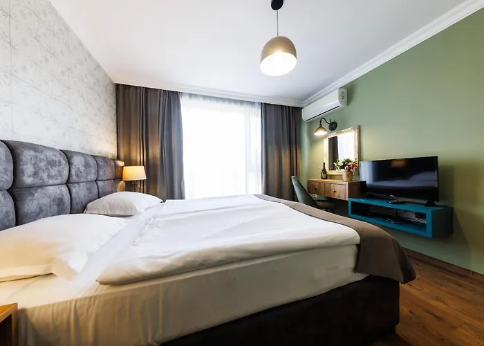 Avenue - Free Parking *