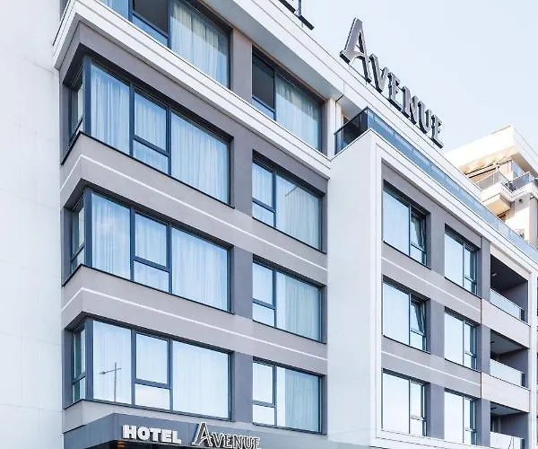 Avenue - Free Parking *