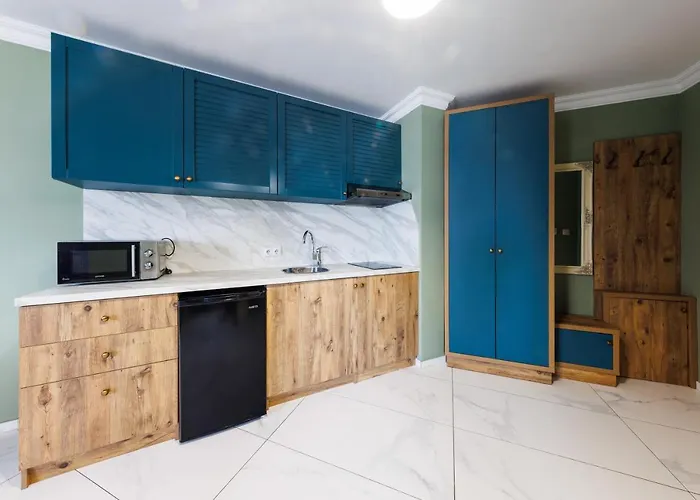 Avenue - Free Parking