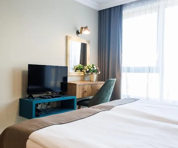 Avenue - Free Parking *